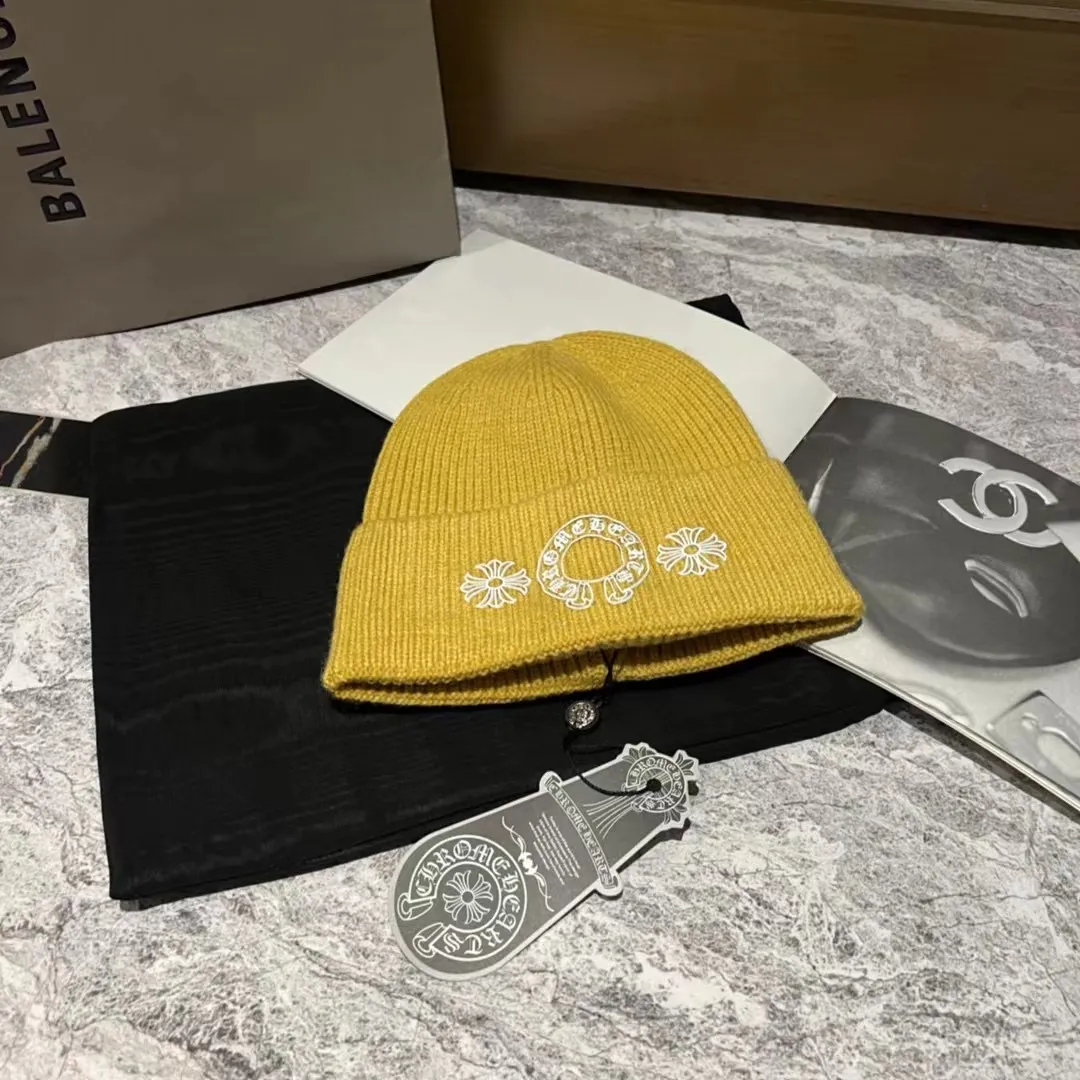 Crow Heart cashmere knitted hat